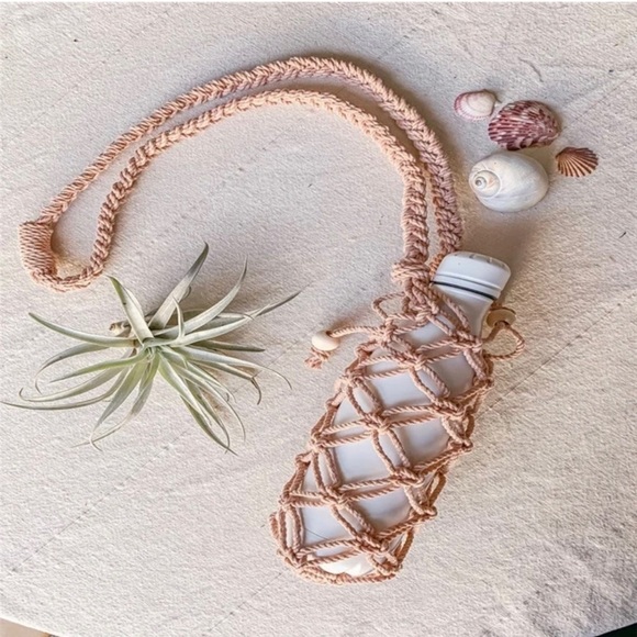 Crochet Water Bottle Holder! Bottle Not Included - Picture 1 of 3